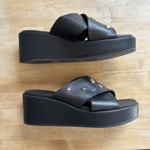 Karl Lagerfeld Studded Charm Platform Gold Black Leather Wedge Sandals 9M NEW - Picture 3 of 10